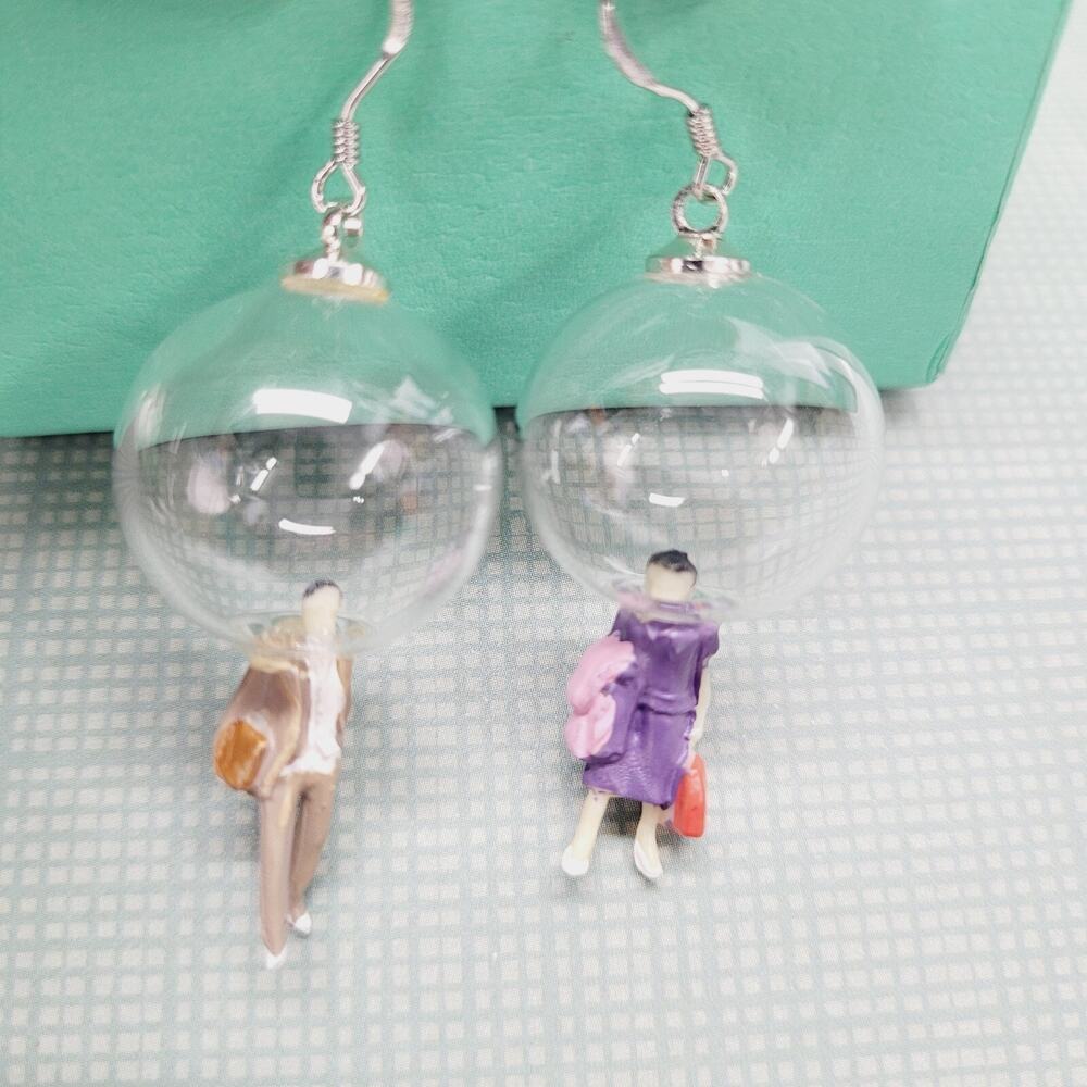 Retro Y2K Dangle Bubble Head People Figure In Glass Unique Earrings Mixed Pair